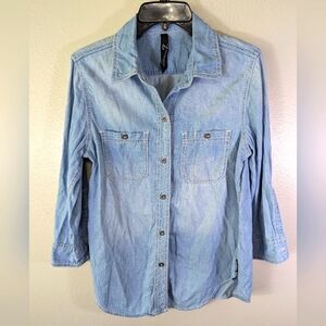 Seven 7 women's blush washes chambray metal button down shirt size M